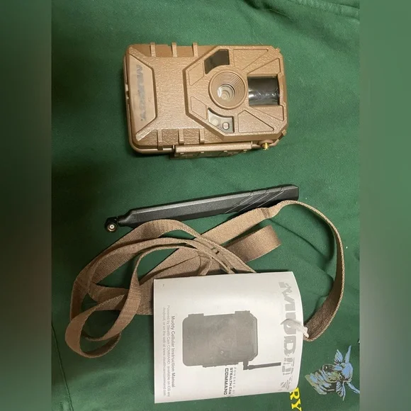 Muddy stealth cellular camera and lockbox.